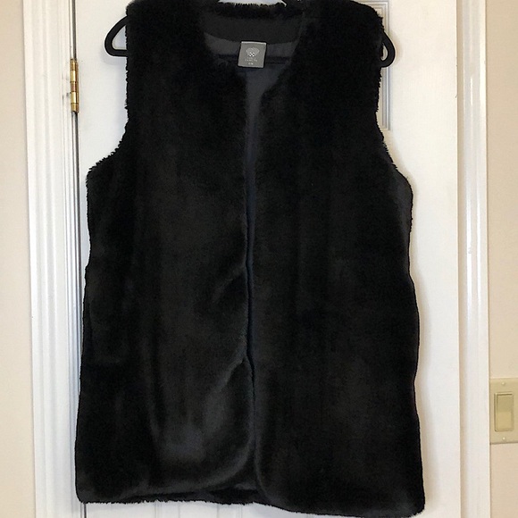 Vince Camuto black Faux Fur Vest - Picture 1 of 2